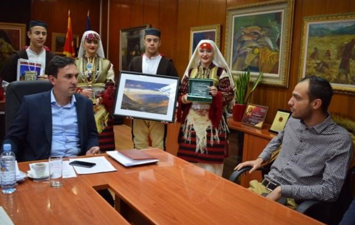 Ministri i Kulturës, Asaf Ademi, sot ka zhvilluar takim pune me udhëheqësinë dhe anëtarët e Ansamblit folklorik “Vapcarov”