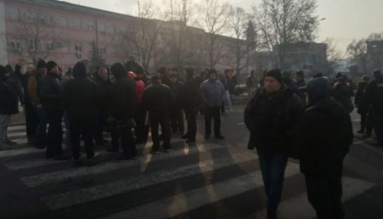 Protestojnë tregtarët e Bit Pazarit kundër ligjit për licencat
