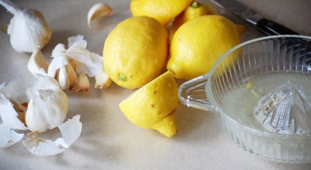 Receta e hudhrës me limon që pastron enët e gjakut për kohë rekord