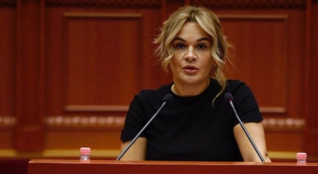 Kryemadhi sulmon ministren nga Kosova: Këtu në Shqipëri ka rregulla, mos u sill si halabakë!