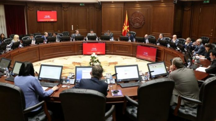 Ndotja e ajrit do të diskutohet në seancën qeveritare