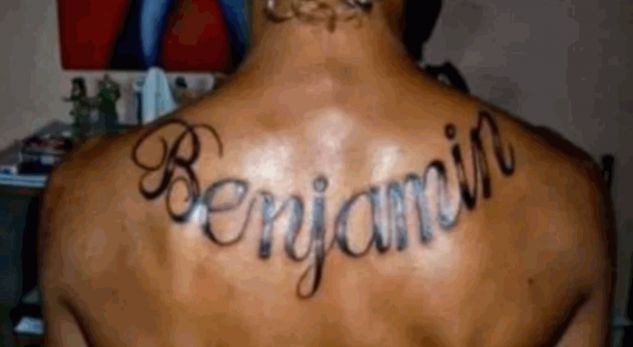 Bën tatuazh emrin e djalit, por zbulon që s’është i tij