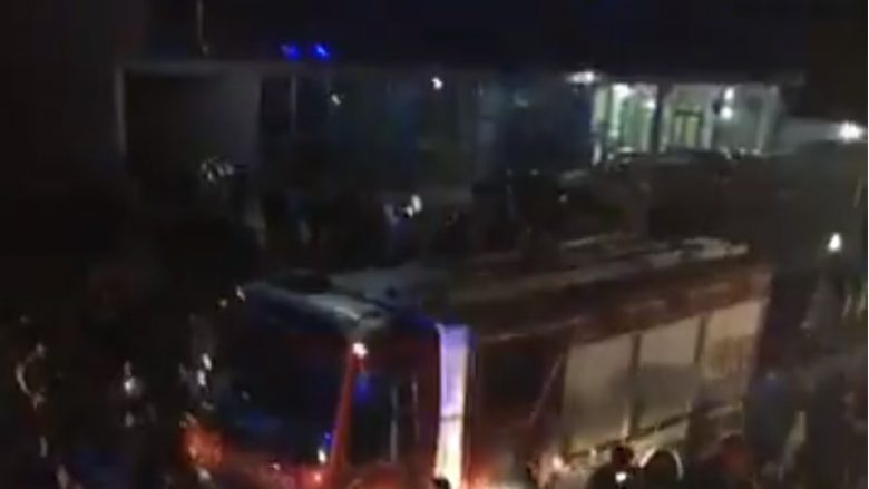 Nxirren nga autobusi udhëtarët e lënduar në autostradën Shkup – Tetovë (Video)