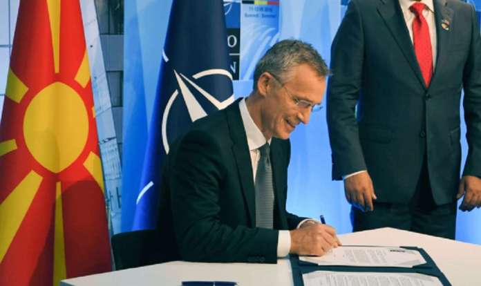 Nënshkruhet protokolli për anëtarësimin e Maqedonisë në NATO