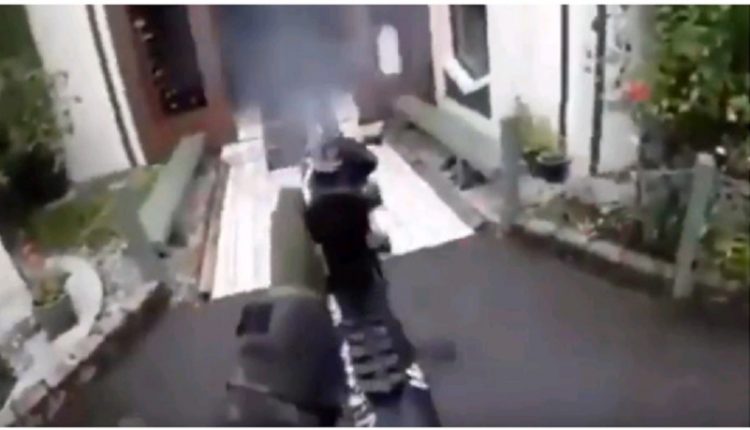 Ja si vriten myslimanët në xhami të Zelandës së Re ( KUJDES PAMJE +18)
