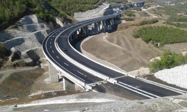 Afër përfundimit autostrada që lidhë Kosovën me Maqedoninë (FOTO)