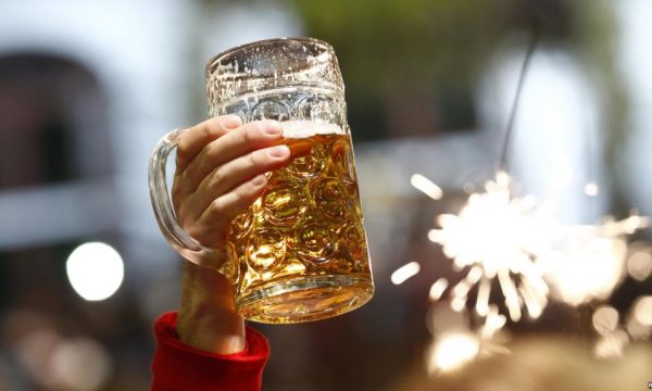 Gjermanët shpenzuan 8 miliardë euro në birra vitin e kaluar