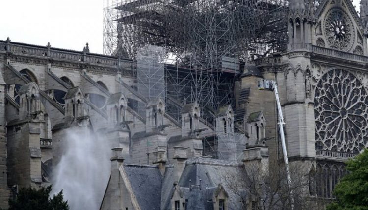Biznesmeni francez dhuron 200 milionë euro për riparimin e “Notre Damet”
