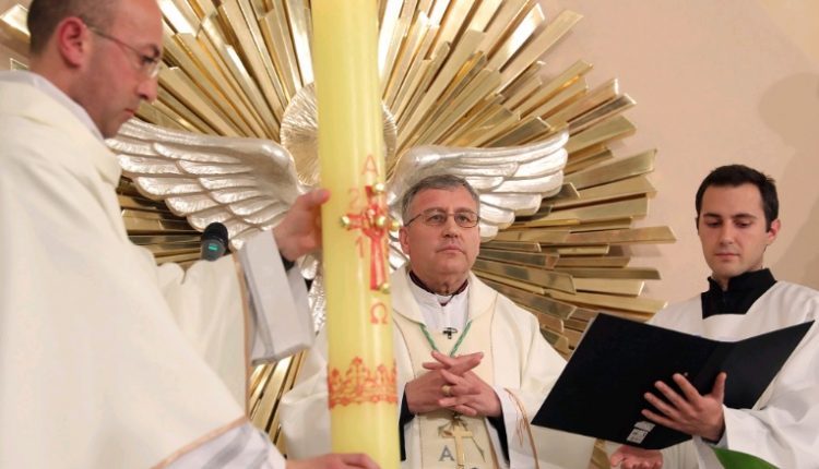 Katolikët i festojnë Pashkët