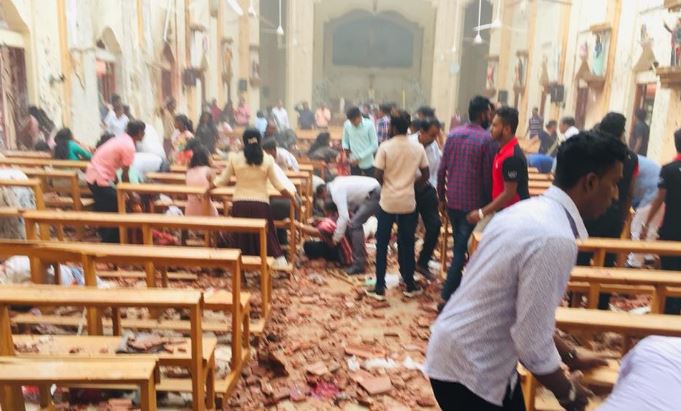 Përgjaken Pashkët, mbi 100 viktima nga shpërthimet në kisha (VIDEO)