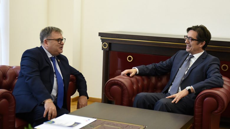 Pendarovski në takim me Thimonire: Presim mbështetjen e Francës për fillimin e negociatave me BE-në