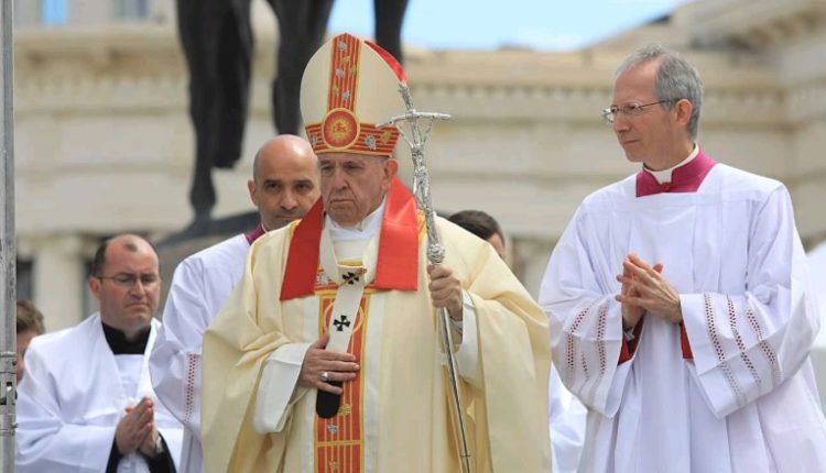 Papa Françesku në meshën në Shkup: Indiferencën dhe shpifjet t’i zëvendësojmë me ndjeshmëri dhe shpresë