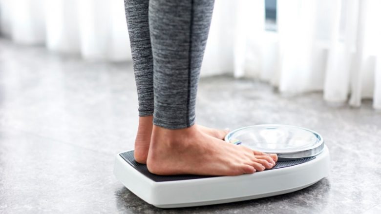 Sa më shumë vjet që kemi, aq më shumë shtojmë peshë – por kjo nuk ka të bëjë me metabolizmin!