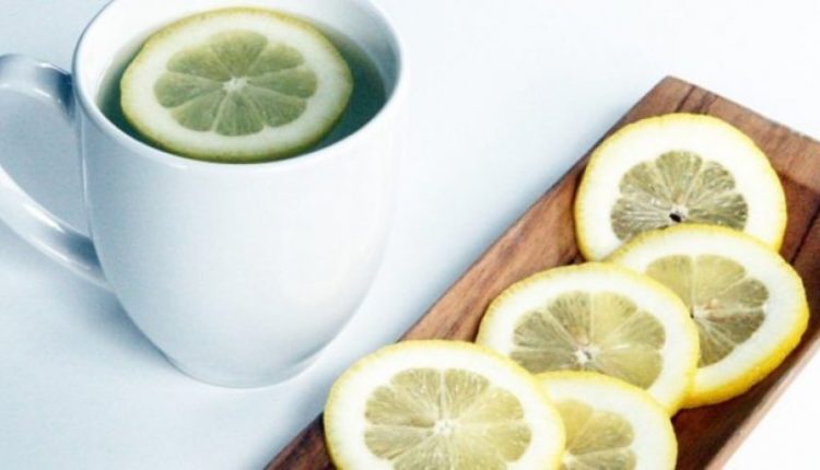 Priteni një limon dhe vendoseni pranë shtratit