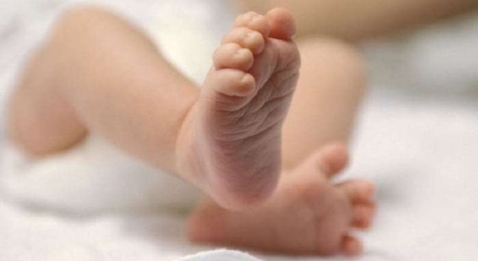 Policia e ka gjetur nënën e cila braktisi foshnjën e porsalindur në Fushë Topanë