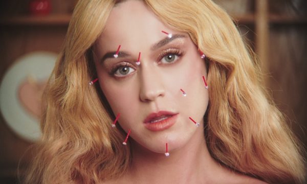 Rikthehet Katy Perry, sjell me videoklip këngën e re ‘Never Really Over’
