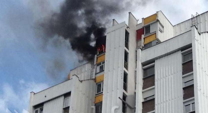 Shuhet zjarri në Karposh, një person dërgohet në spital