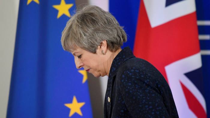 LAJMI I FUNDIT: Dorëhiqet Theresa May