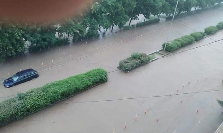 Kumanova nën ujë nga të reshurat e shiut