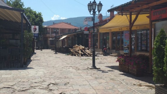 Komuna e Çairit: Pesë ditë afat për largimin e tarracave joligjore në Çarshinë e Shkupit