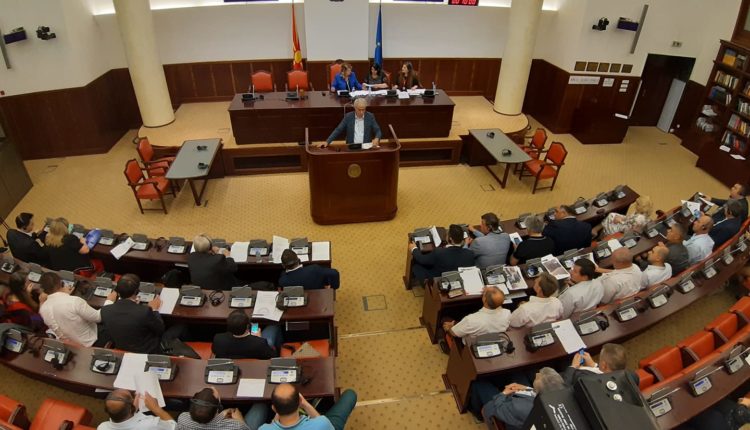 Në Kuvend debatohet për Ligjin për lojërat e fatit, a do të ndalohet edhe në Maqedoni bixhozi sikurse në Kosovë?!