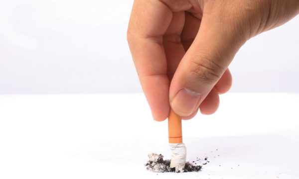 Këto ushqime ju ndihmojnë të hiqni dorë nga cigarja