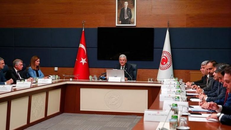 Komisioni parlamentar në Turqi kalon protokollin për anëtarësim të RMV-së në NATO