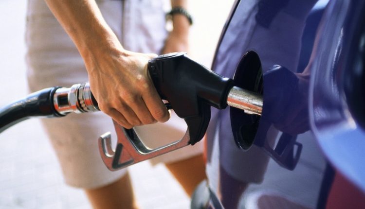 Shqiptarët paguajnë benzinën “më të shtrenjtë” në Evropë