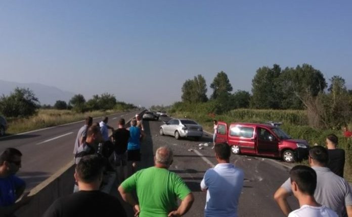 Aksident në autostradën Tetovë – Gostivar, ka të lënduar (FOTO)