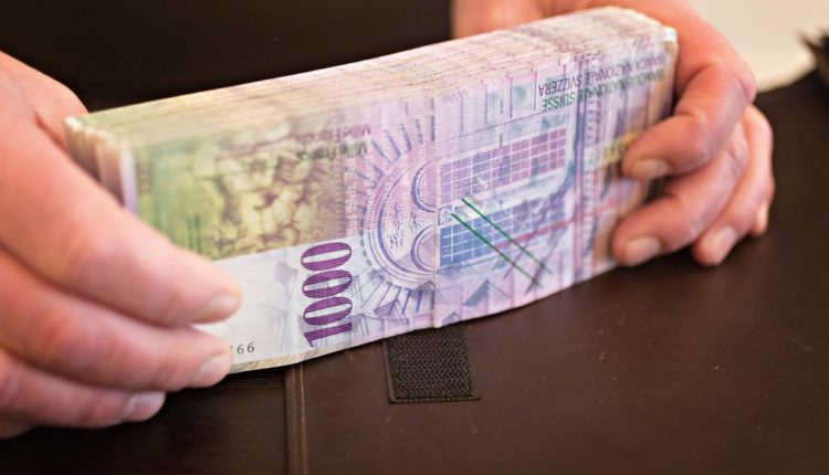 Zvicra merr një vendim për të gjithë ata që kanë më shumë se 100 mijë franga në bankë