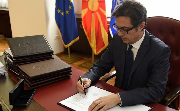 Pendarovski e ka nënshkruar dekretin për kontrolle të përbashkëta në Tabanovc-Preshevë
