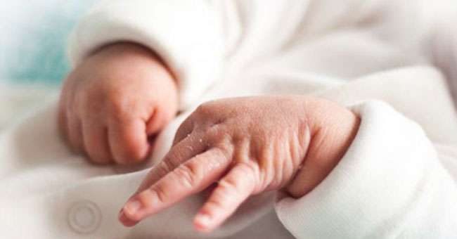 Lind foshnja me dy gjini në Prishtinë