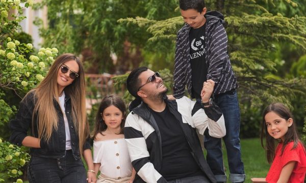 Ermal Fejzullahu bëhet baba për herë të katërt, prezanton të bijën