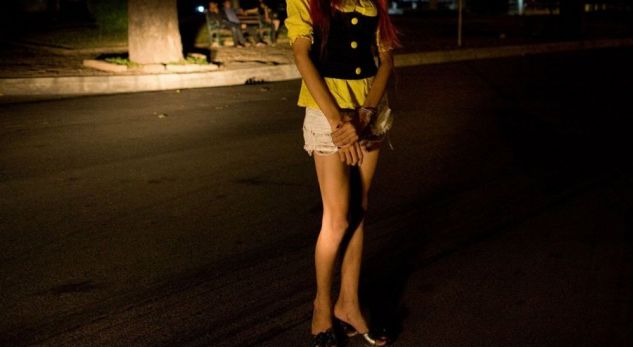 Maqedoni, nëna e ka shitur vajzën 14 vjeçare për prostitucion, për të larë borxhet ndaj kamataxhive