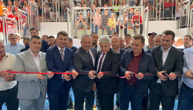 Ministri Ademi: Dje në Shipkovicë, sot në Llabunishtë për të inauguruar sallën e re sportive në shkollën fillore “Murat Labunishti” (Foto)