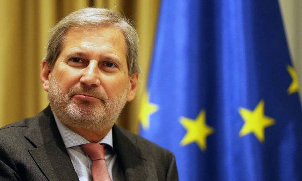 Hahn: Përgjegjësia për mosmarrjen e datës është te BE-ja, jo në Maqedoninë Veriore dhe Shqipërinë