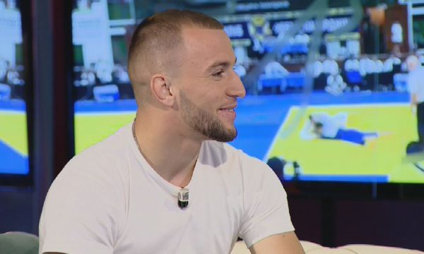 “S’bëj seks 15 ditë para ndeshjes”, Kampioni i Ballkanit: Mos m’i bini telefonit