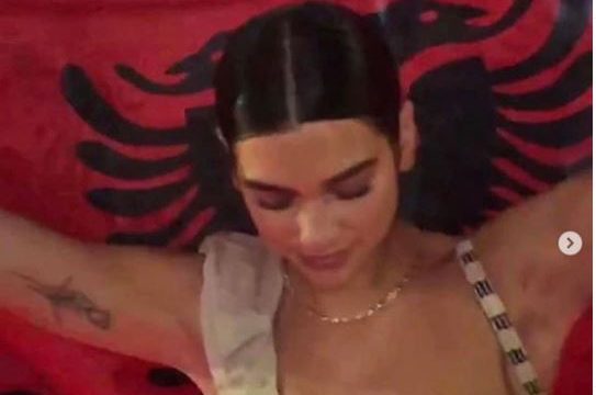 Dua Lipa lutet për popullin e saj