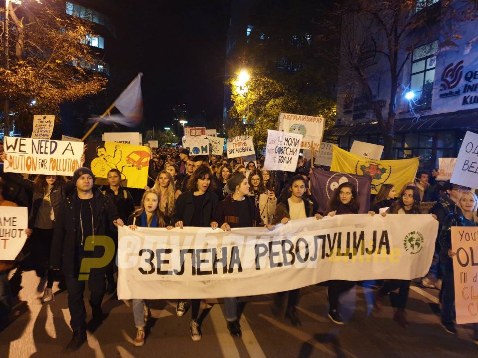 Shkup, protestohet kundër ndotjes së ajrit