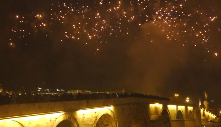 Pritje spektakolare e Vitit të Ri në sheshin e Shkupit (VIDEO)