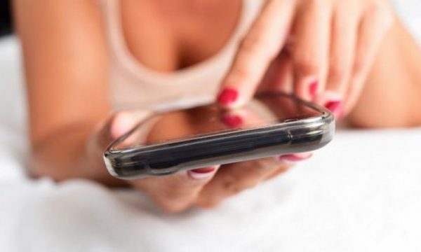 Rreth 40 për qind e të rinjve në Australi nuk kanë bërë kurrë seks, fajtor interneti