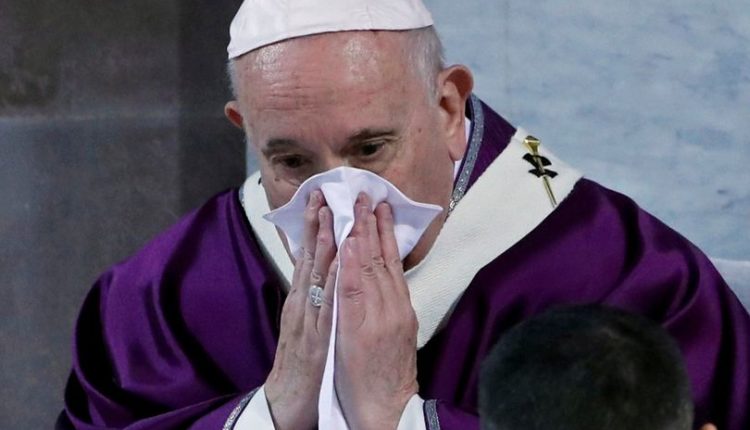 Dramatike në Romë; Papa sëmuret një ditë pas vizitës së solidaritetit me pacientët e koronavirusit