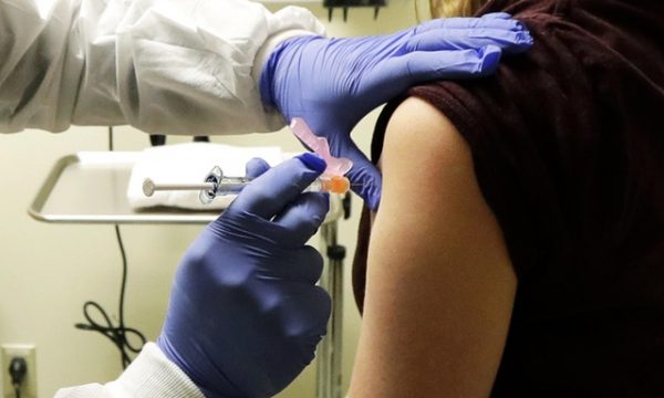 Shkencëtari zviceran sfidon OBSH-në: Vaksina kundër koronavirusit gati këtë vit