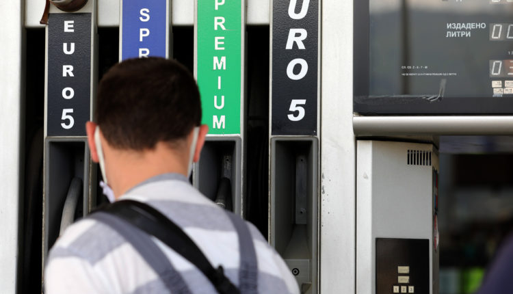 Shtrenjtohen karburantet- “eurosuper 95” për tre, ndërsa “eurosuper 98” dhe eurodizeli për 2,5 denarë