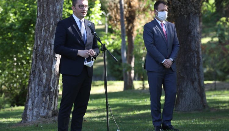 Mickoski: Duhet të kalojmë disa hapa para se te vendosim për datën e zgjedhjeve
