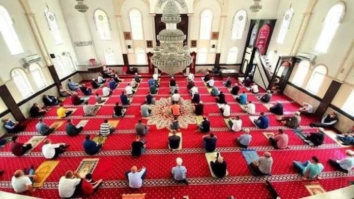 Bujar Osmani falenderon muslimanët që sot dhanë shembull mbushën xhamijat por respektuan masat (FOTO)
