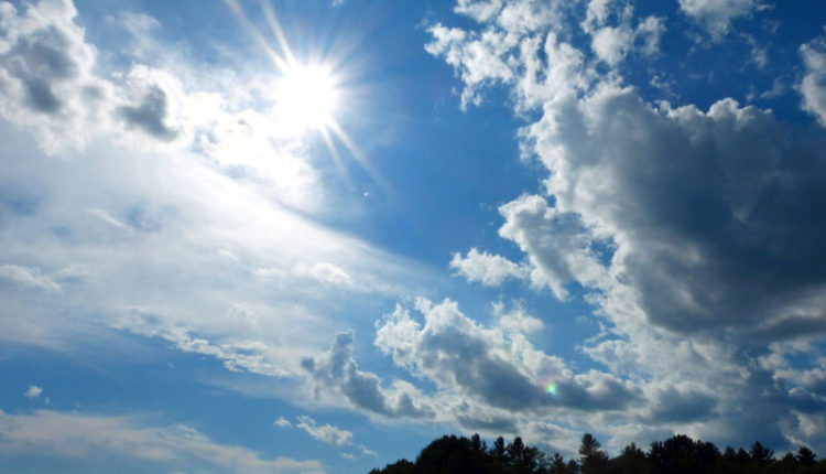 Moti me diell dhe vranësira mesatare, temperatura deri 30 gradë