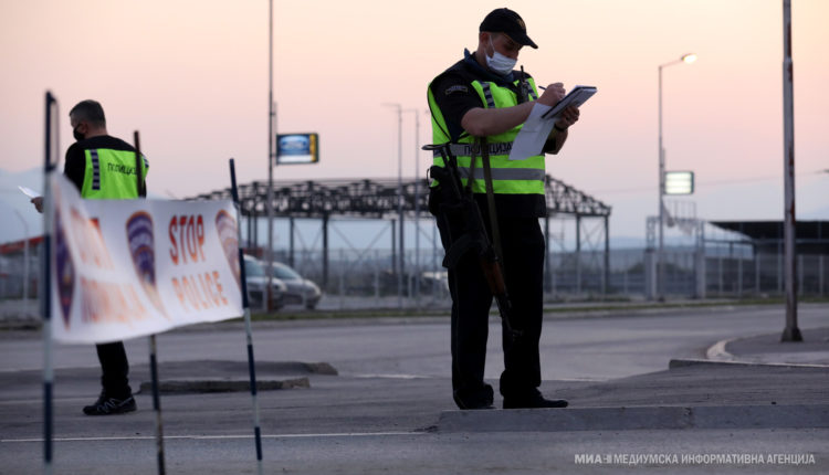 Propozime për gjoba prej nga 2.000 euro për 30 persona në Shkup për mosrespektim të orës policore