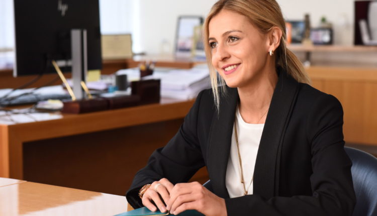 Angellovska: Zgjerohet lista e dyqaneve në të cilat paguhet me kartelë pagesore vendore