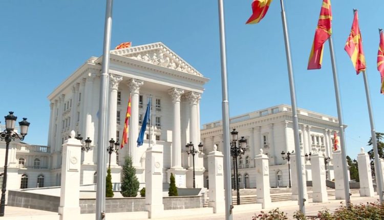 Qeveria e Maqedonisë: Nevoja e prindërve që mos të shkojnë në punë është e pabazë